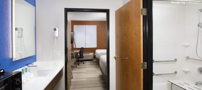 Фото Holiday Inn Express & Suites San Antonio-Dtwn Market Area, an Ihg Hotel