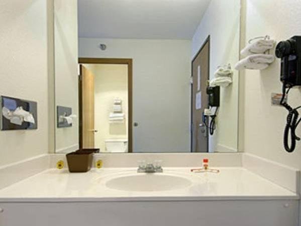 Фото Super 8 by Wyndham Platte City Kansas City Area Airport