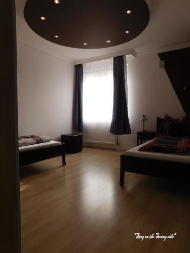 Фото Sunrise Apartmanház