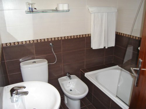 Фото Dinya Lisbon Hotel & Lounge Bar