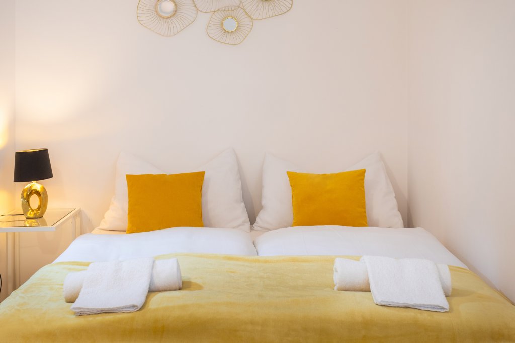 Фото Bright and Cozy Duplex Near City Center