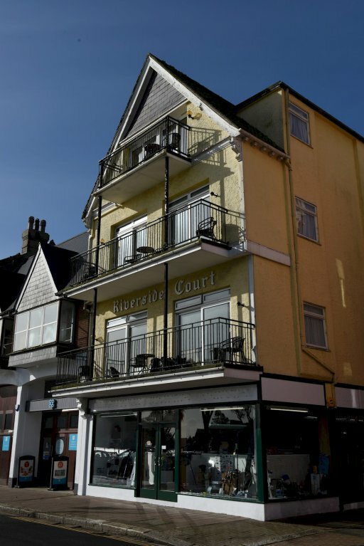 Hotel Riverside 6, Dartmouth, photo