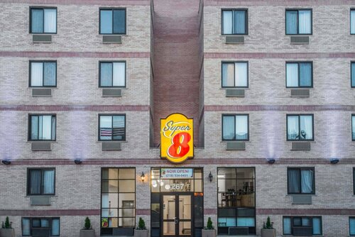 Гостиница Super 8 by Wyndham Brooklyn Williamsburg в Нью-Йорке