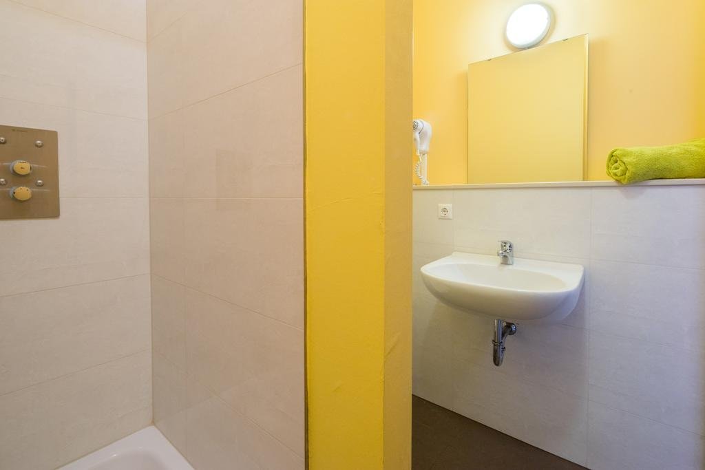 Фото Airport Hostel