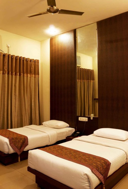 Фото Fabhotel Phoenix Hospitality