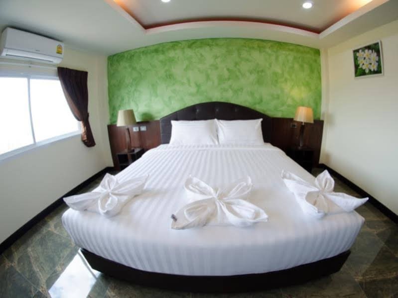 Фото Me Suk Grand Hotel