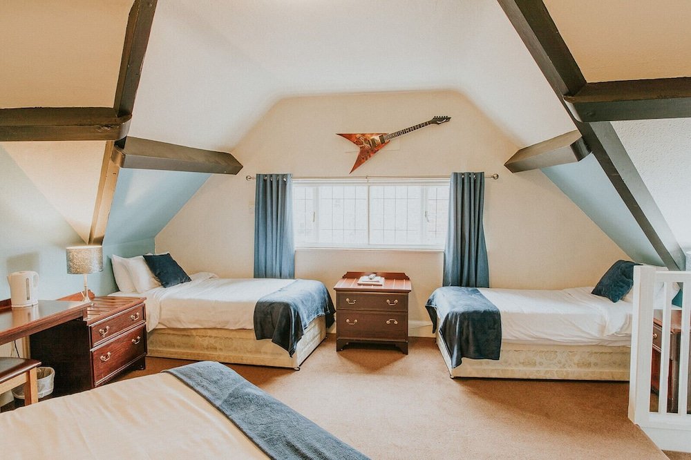 Фото The Saddle Inn