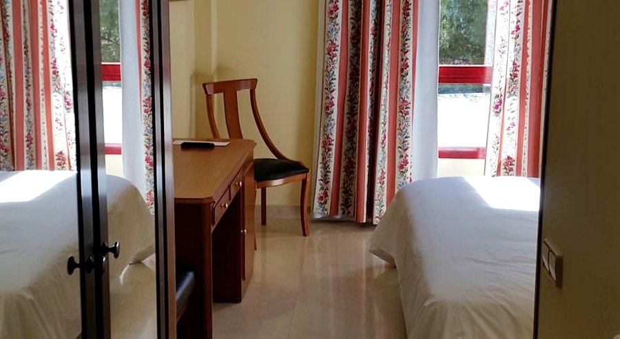 Фото Hotel Humanes