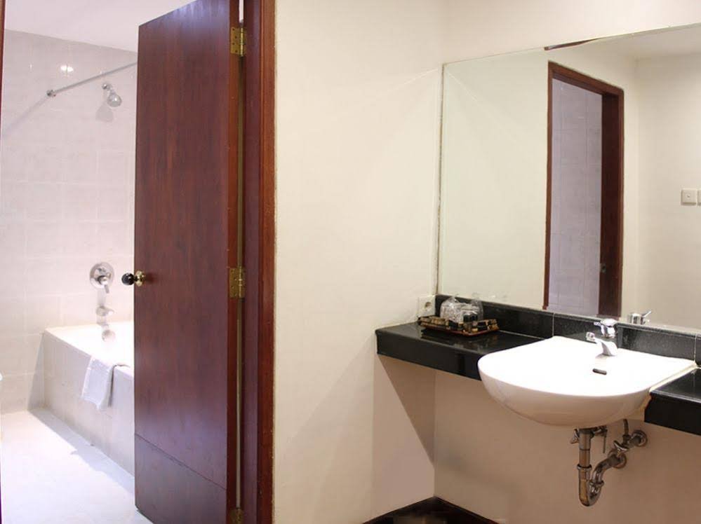 Фото Narita Hotel Surabaya