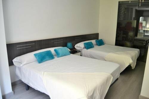 Гостиница Bed & Breakfast 10 Girona в Жироне