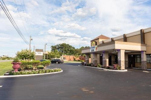 Фото Super 8 by Wyndham Goldsboro