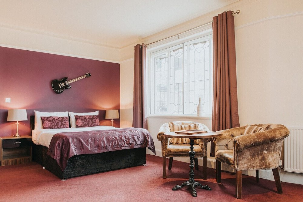Фото The Saddle Inn