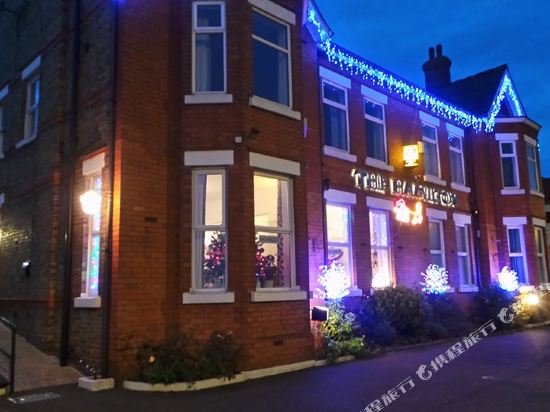 Фото отеля 2