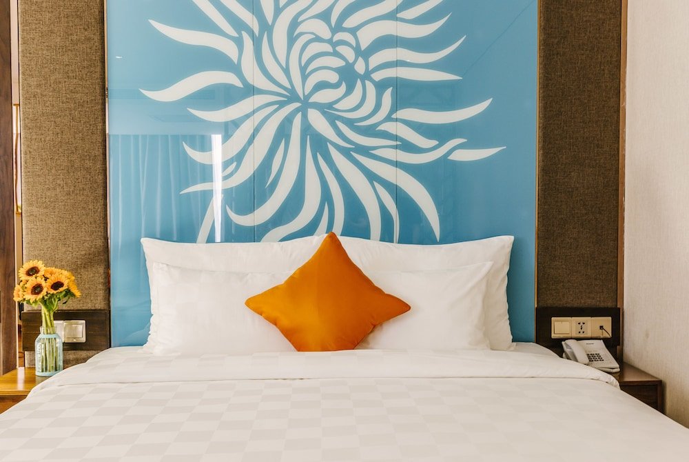 Фото Winsuites Saigon Hotel