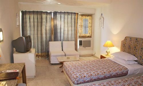 Фото Hotel Hilltop Palace