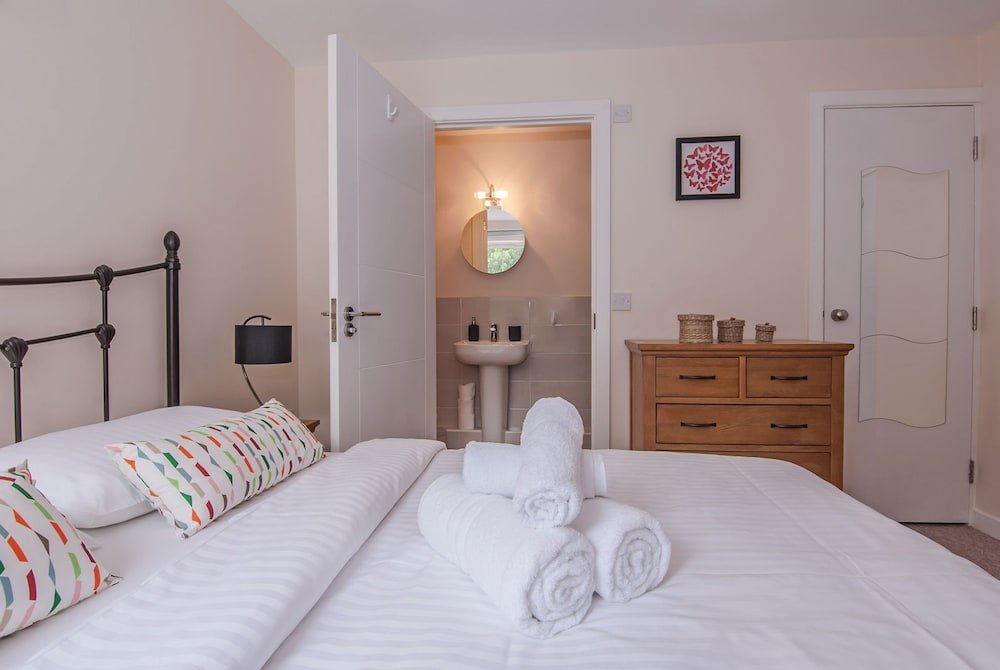 Фото Manor Apartments