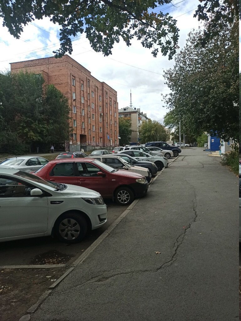 موقف السيارات Автомобильная парковка ، تشيليابينسك، صورة