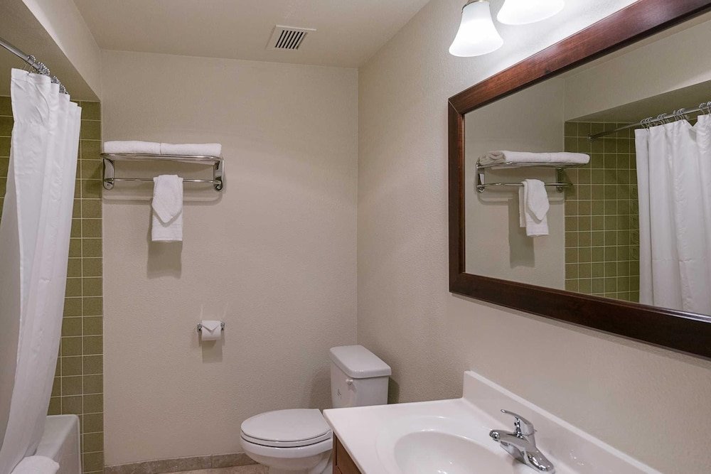 Фото Rodeway Inn & Suites Portland - Jantzen Beach