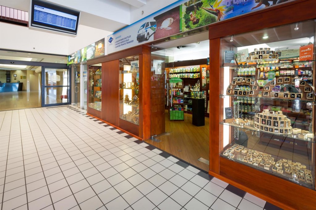 Фото Irazu Hotel & Studios