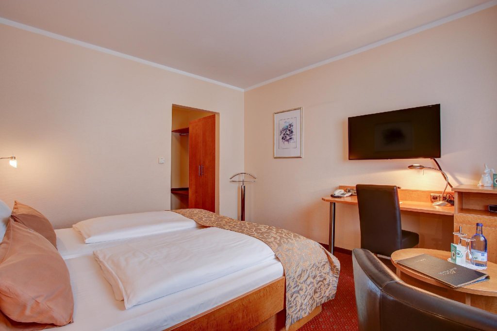 Фото Premier Inn Passau Weisser Hase