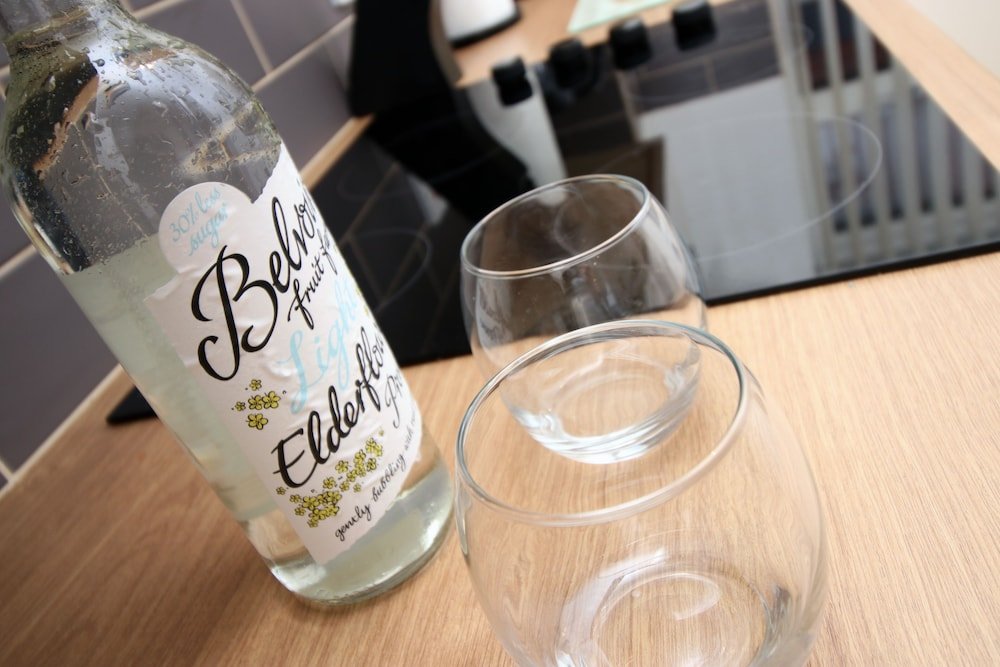 Фото Stay In Cardiff Canton St. John's Court Apartment