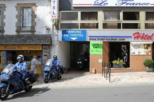 Гостиница Le France в Сен-Бриё