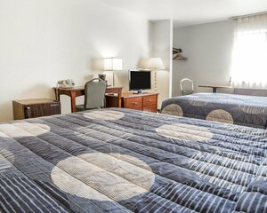 Гостиница Quality Inn Downtown