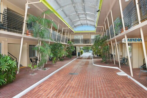 Гостиница Cairns Rainbow Resort в Кэрнсе