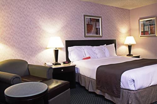 Фото Ramada by Wyndham Culver City