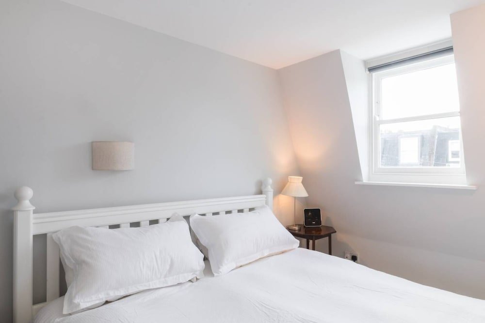 Фото Fulham 4-bed House & Garden Near Tube