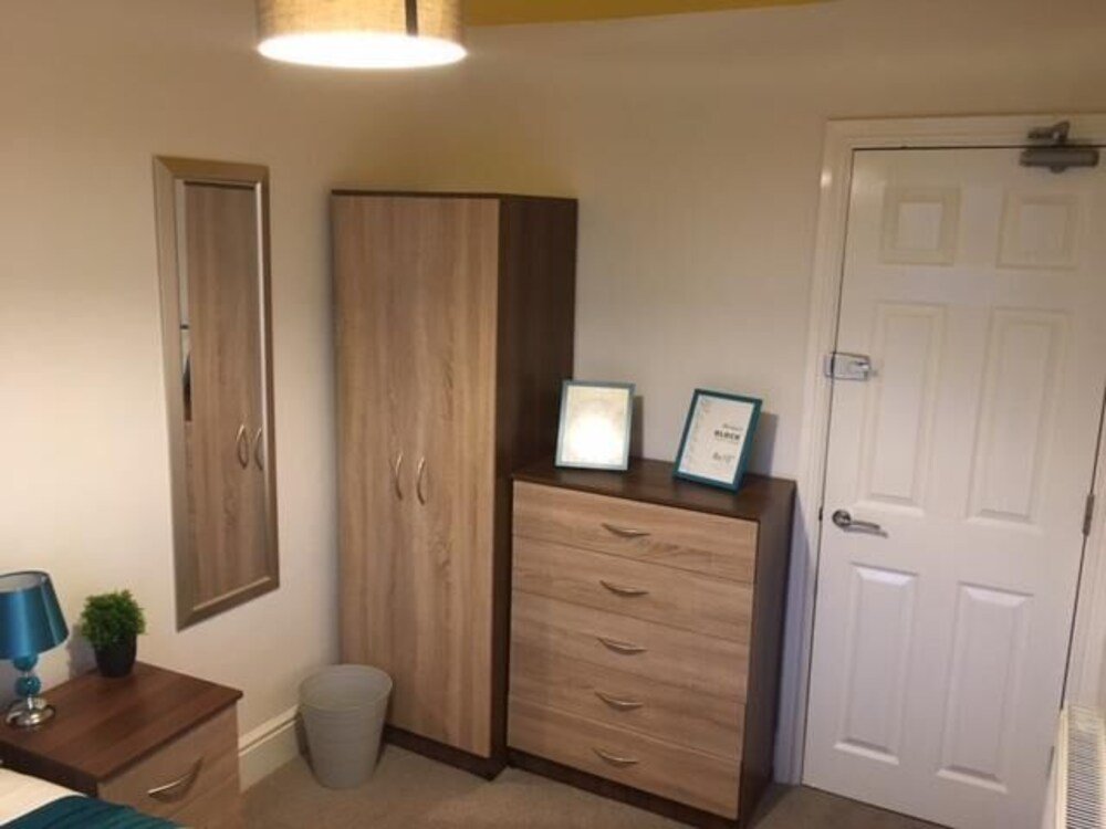 Фото Townhouse Plus @ 166 Edleston Road Crewe