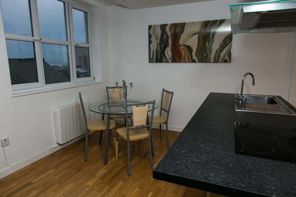 Фото Alexander Apartments Powdene House