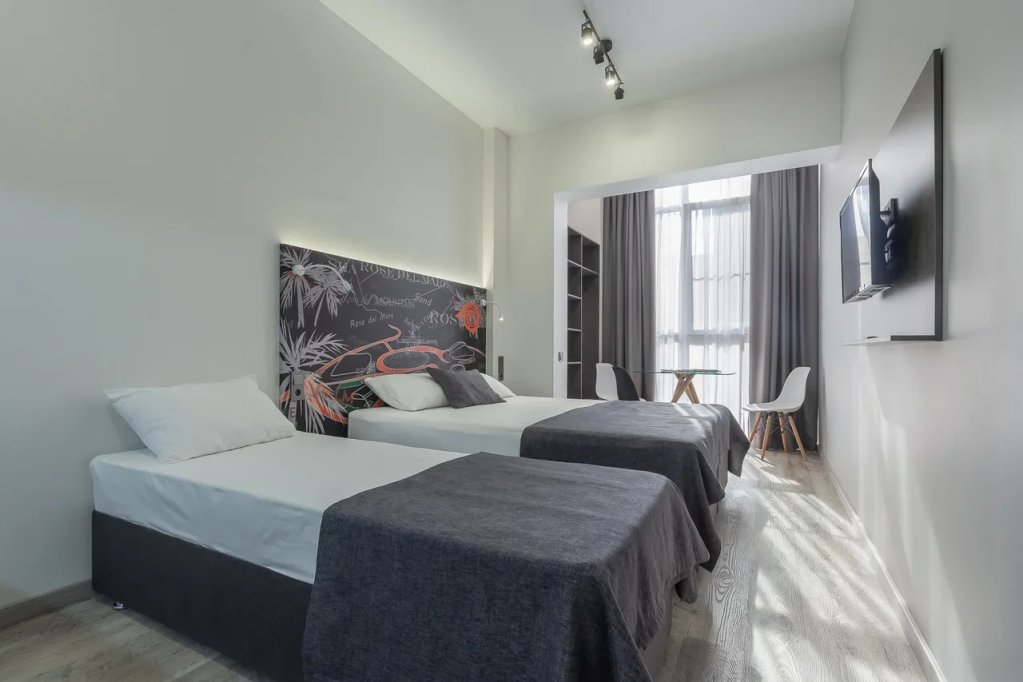 Фото отеля 1