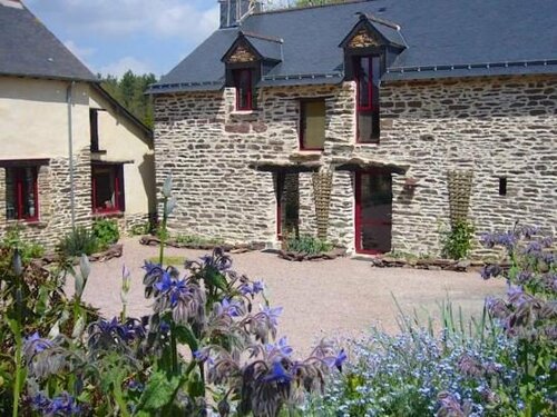 Гостиница Logis de l’Etang de l’Aune в Ренне