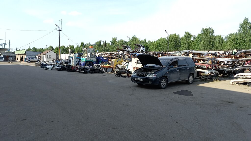 Car disassembly Hokkaido Motors, Moscow, photo