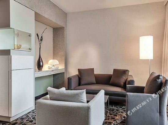 Фото Dorint Hotel am Heumarkt Cologne