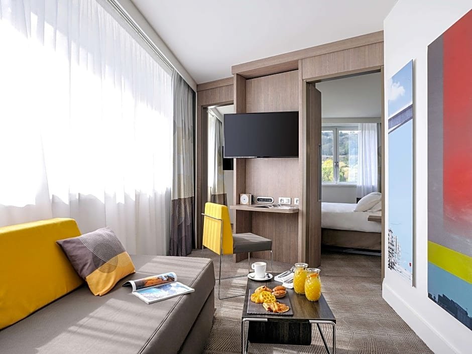 Фото Novotel Lyon Centre Confluence Bord de Saone