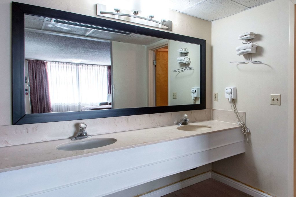 Фото Econo Lodge Elko Downtown Area