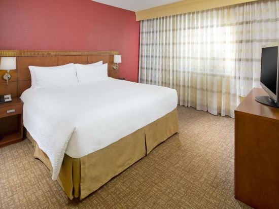 Фото Courtyard by Marriott Tampa Westshore/Airport