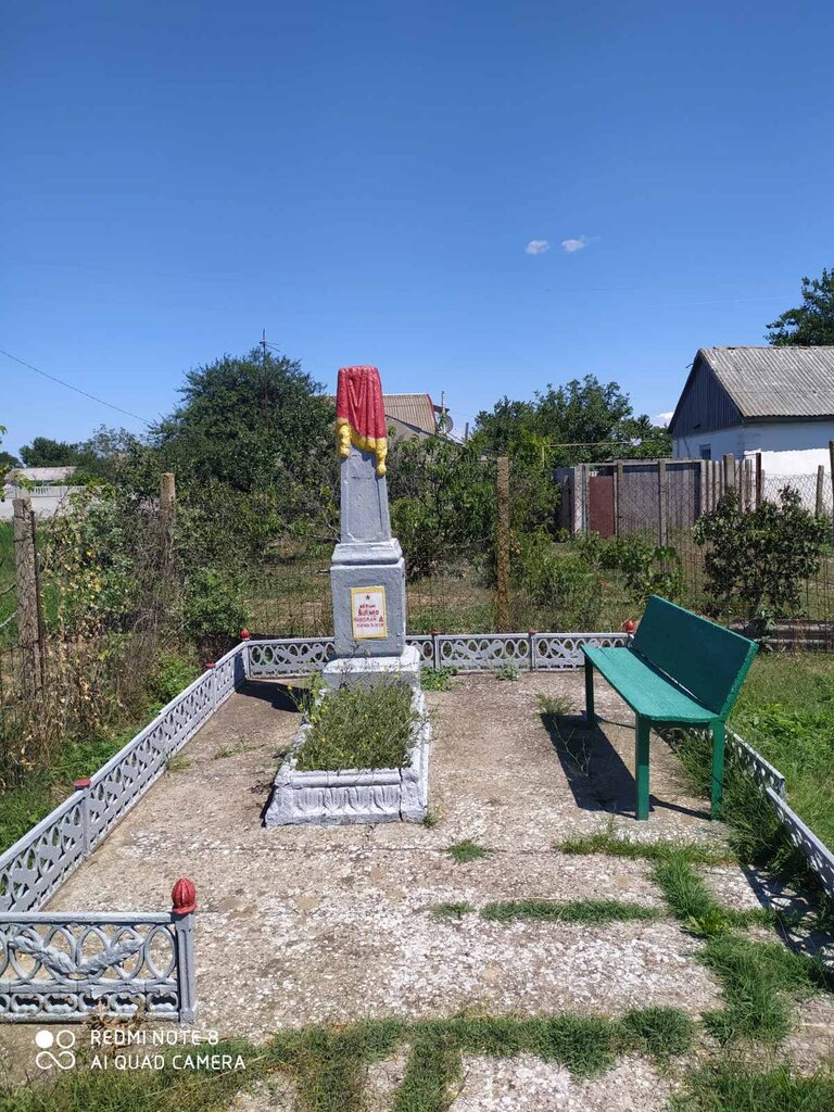 Monumento, memorial Братская могила советских воинов и партизан, , foto