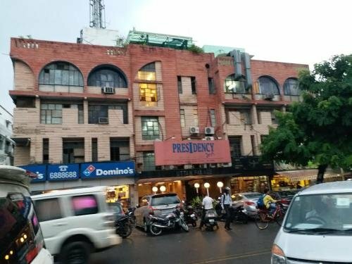 Гостиница Collection O 50200 Presidency Inn Hazratganj в Лакхнау