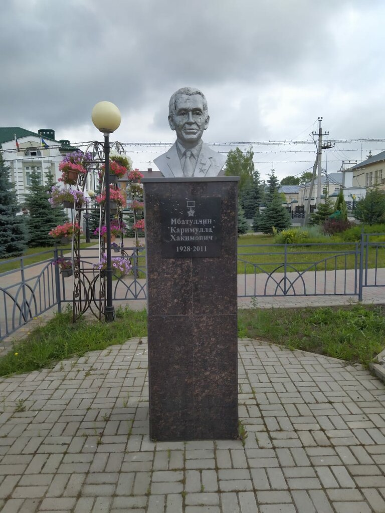 Monument, memorial Бюст Героя Социалистического Труда Ибатуллин Каримулла Хакимович, Republic of Tatarstan, photo
