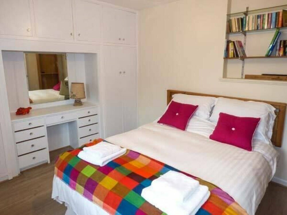 Hotel Jakanori, England, photo