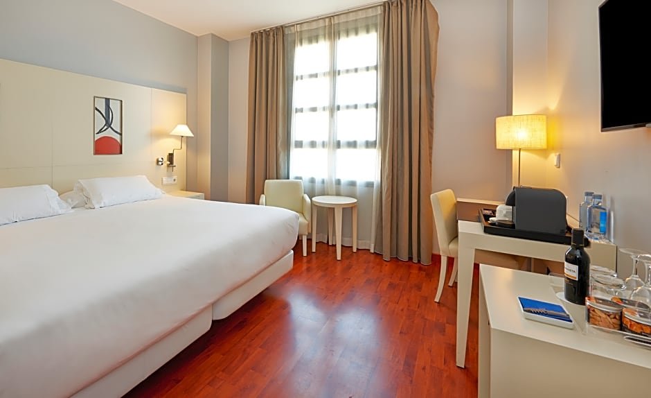 Фото Nh Valencia Las Artes