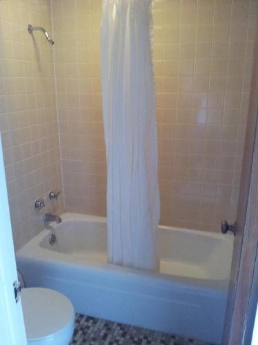 Фото Tomahawk Motor Lodge