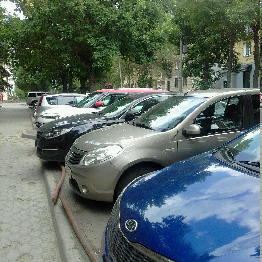 موقف السيارات Автомобильная парковка ، تشيليابينسك، صورة
