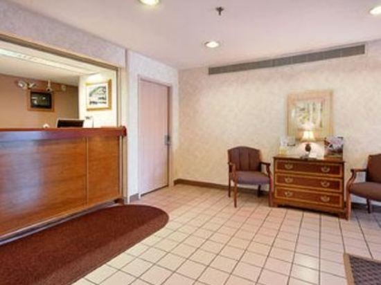 Фото Days Inn by Wyndham West Des Moines Clive