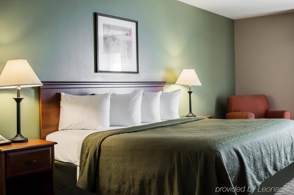 Фото Quality Inn & Suites Near Fairgrounds Ybor City