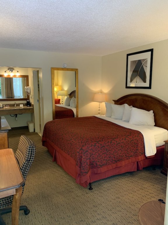 Фото Days Inn by Wyndham St George