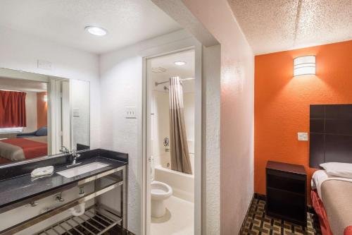 Фото Motel 6 Houston, Tx - Brookhollow